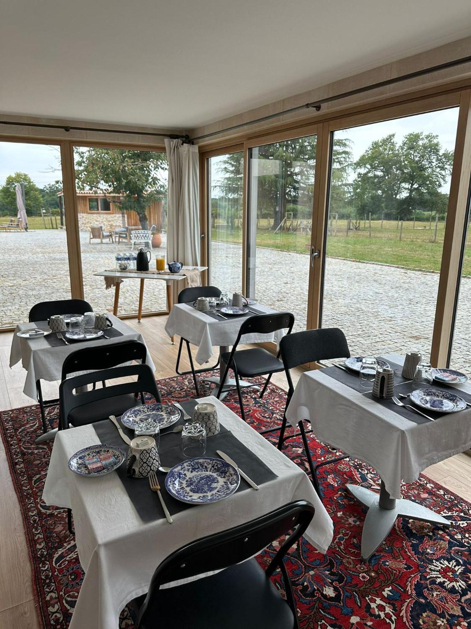 Fantastic Petit Beauval Hotel Saint-Sulpice-et-Cameyrac Bagian luar foto